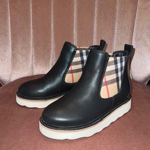 Kid Burberry boots